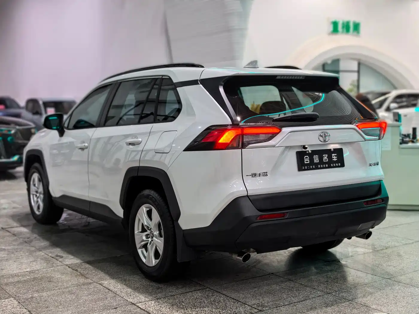 Toyota RAV4 2025 2024 2.0L CVT FWD Urban Edition