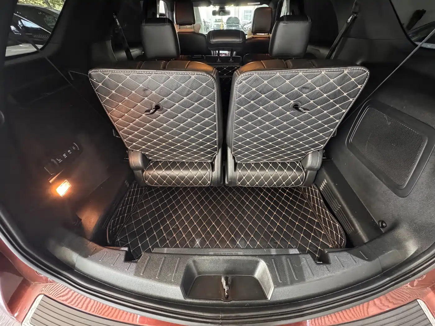 Photo 23 - Ford Explorer (Import)