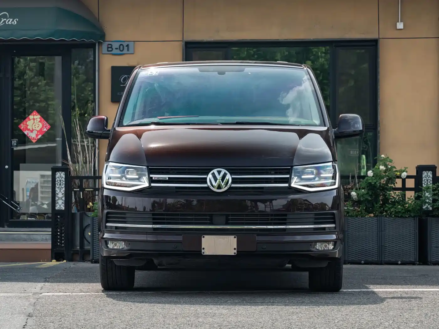 Volkswagen Multivan 2016 2.0TSI AWD 66th Anniversary Edition фото 2