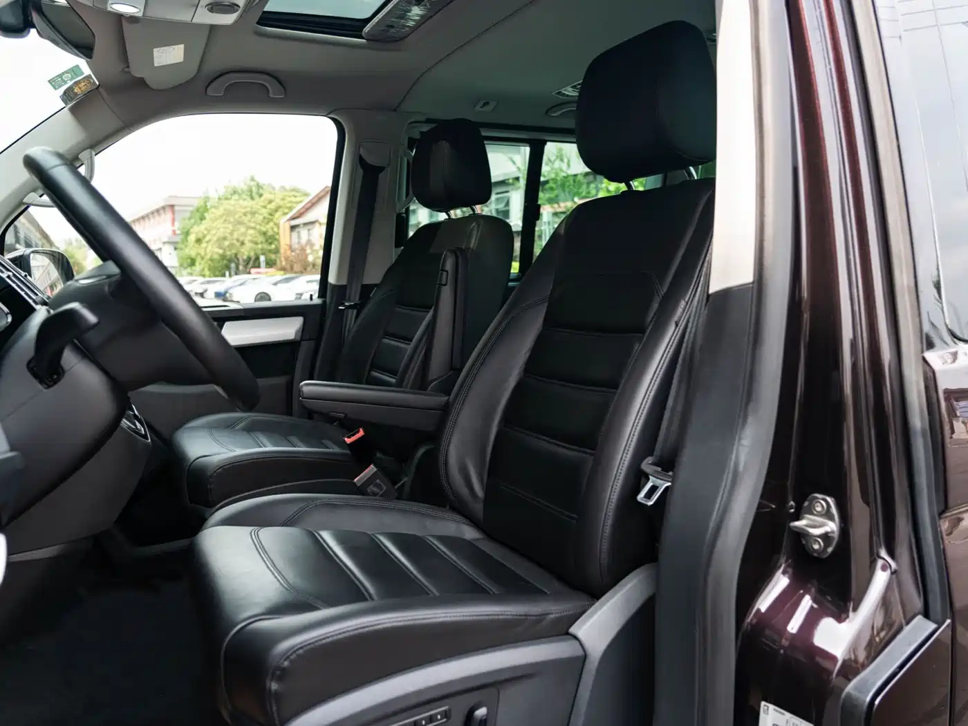 Volkswagen Multivan 2016 2.0TSI AWD 66th Anniversary Edition фото 10