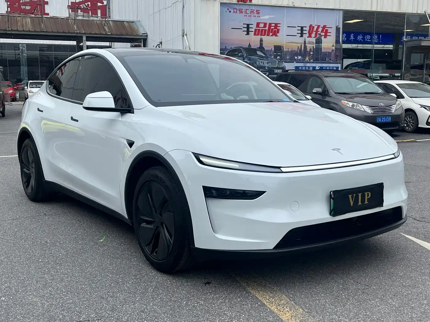 TESLA MODEL Y