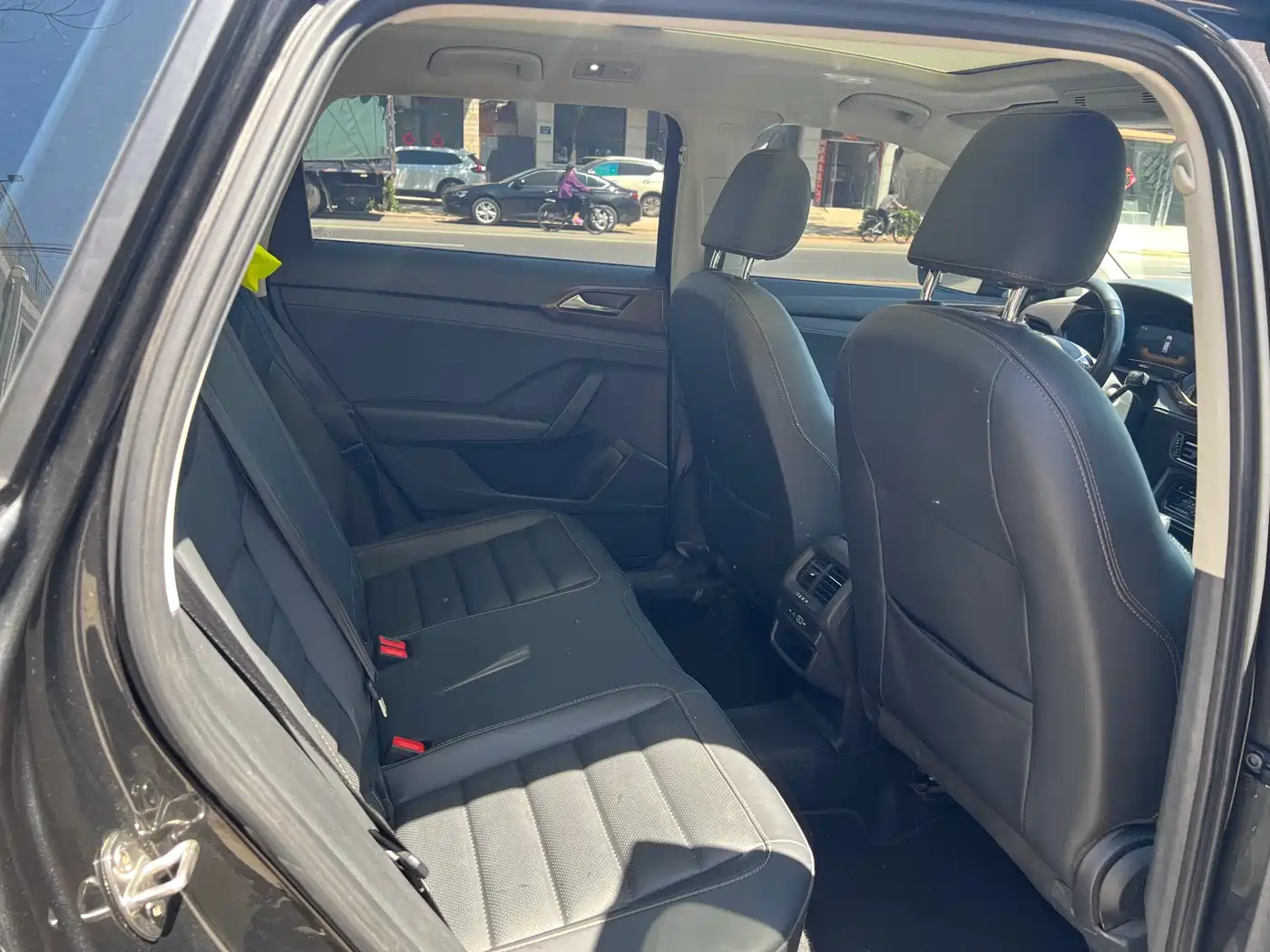 Volkswagen Tharu 2022 280TSI FWD Luxury Edition фото 4