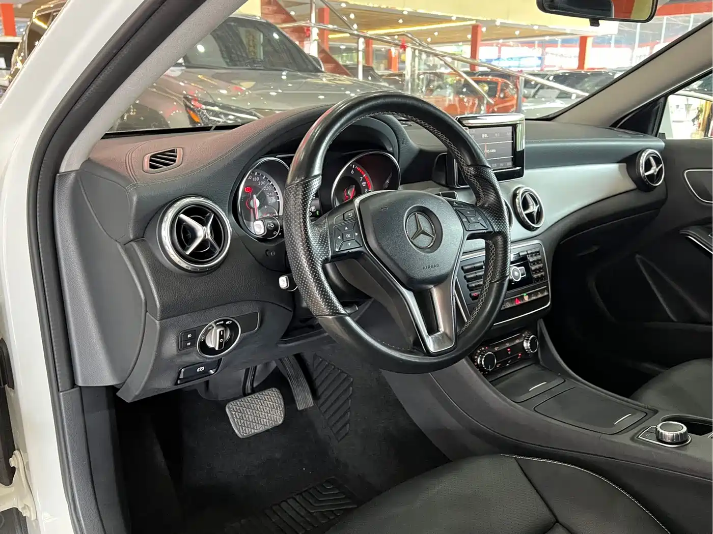 Mercedes-Benz GLA 2015 GLA 220 4MATIC Fashion Edition фото 7