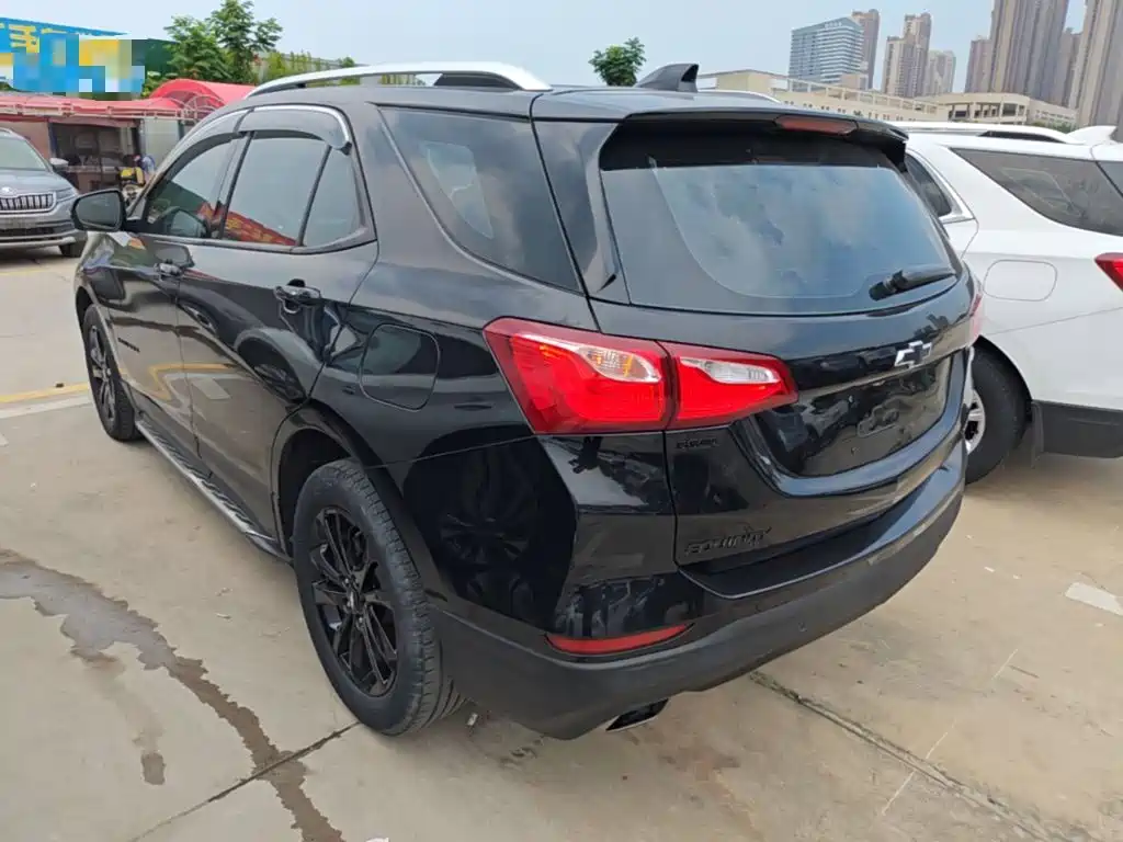 Фото 5 - Chevrolet Equinox