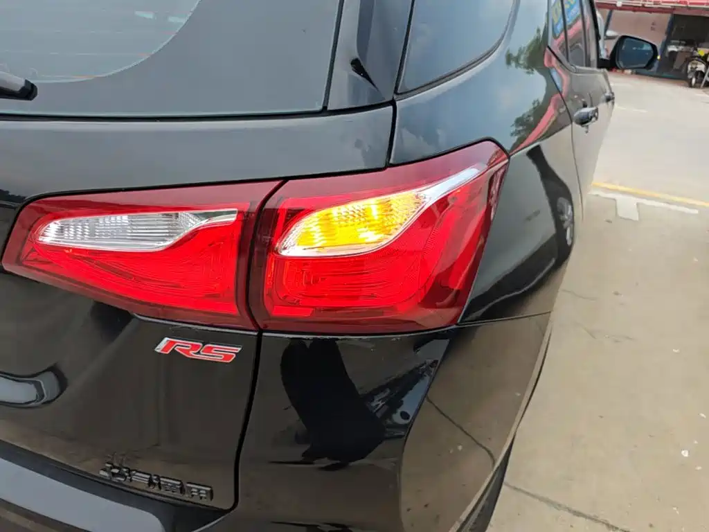 Фото 8 - Chevrolet Equinox