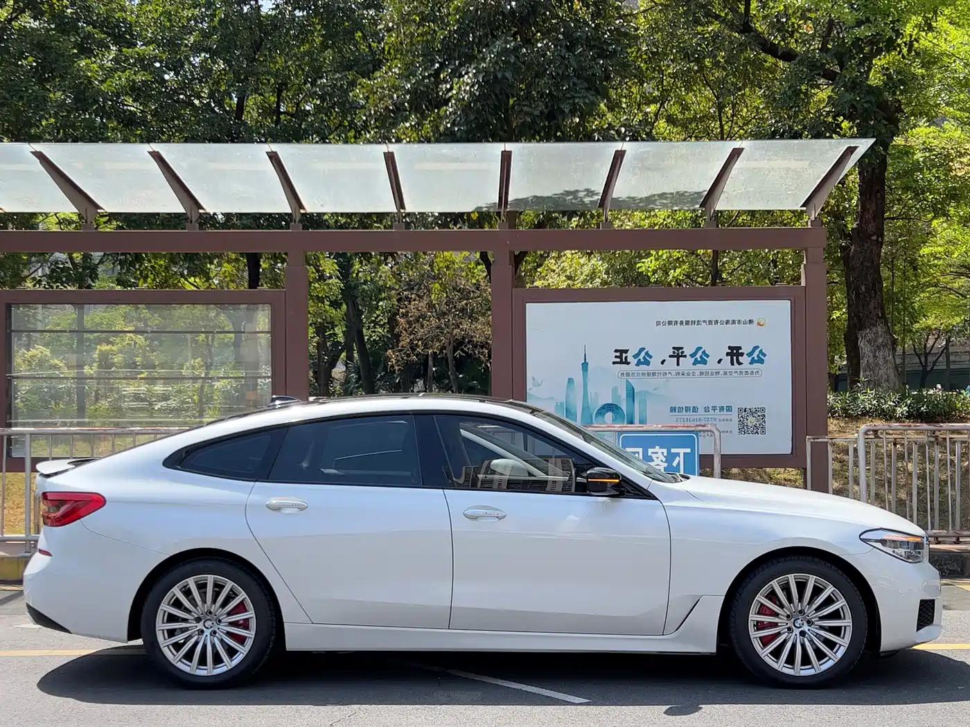BMW 6 Series GT 2018 630i M Sport Package фото 10