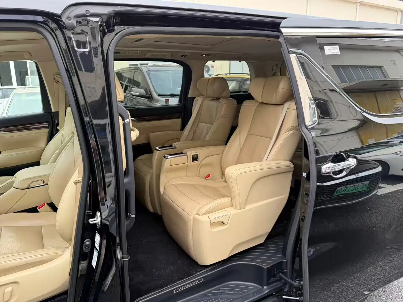 Toyota Alphard 2021 Hybrid 2.5L Luxury фото 7