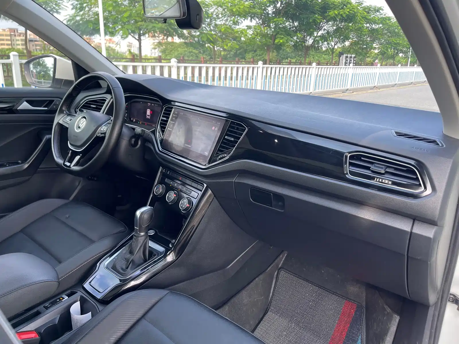 Фото 7 - Volkswagen T-ROC