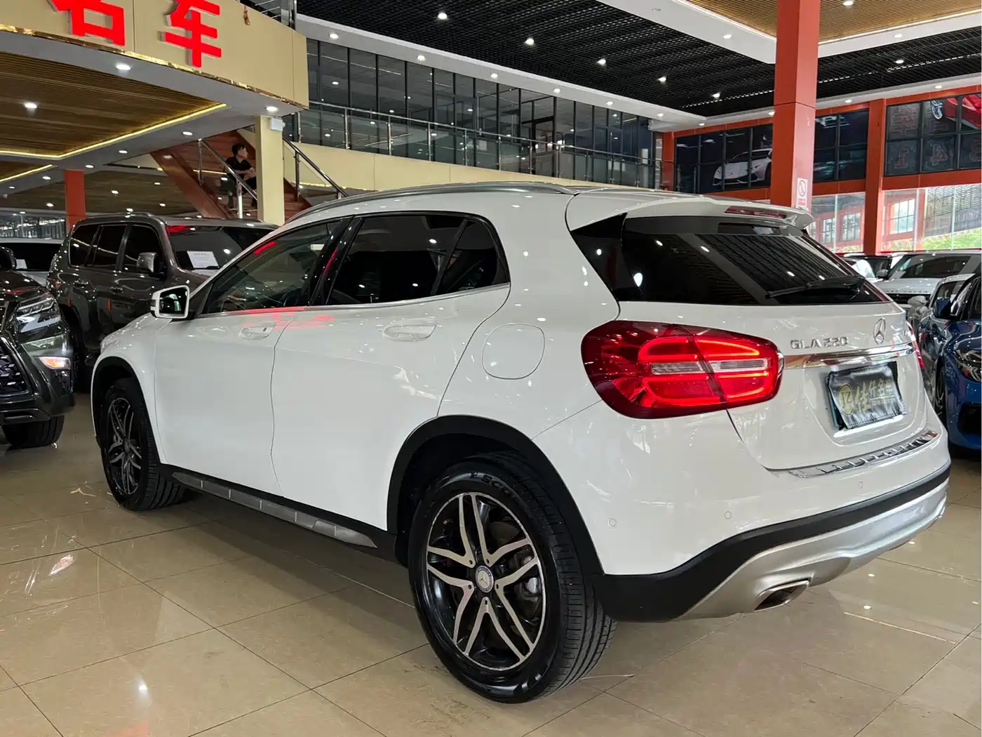 Mercedes-Benz GLA 2015 GLA 220 4MATIC Fashion Edition фото 6