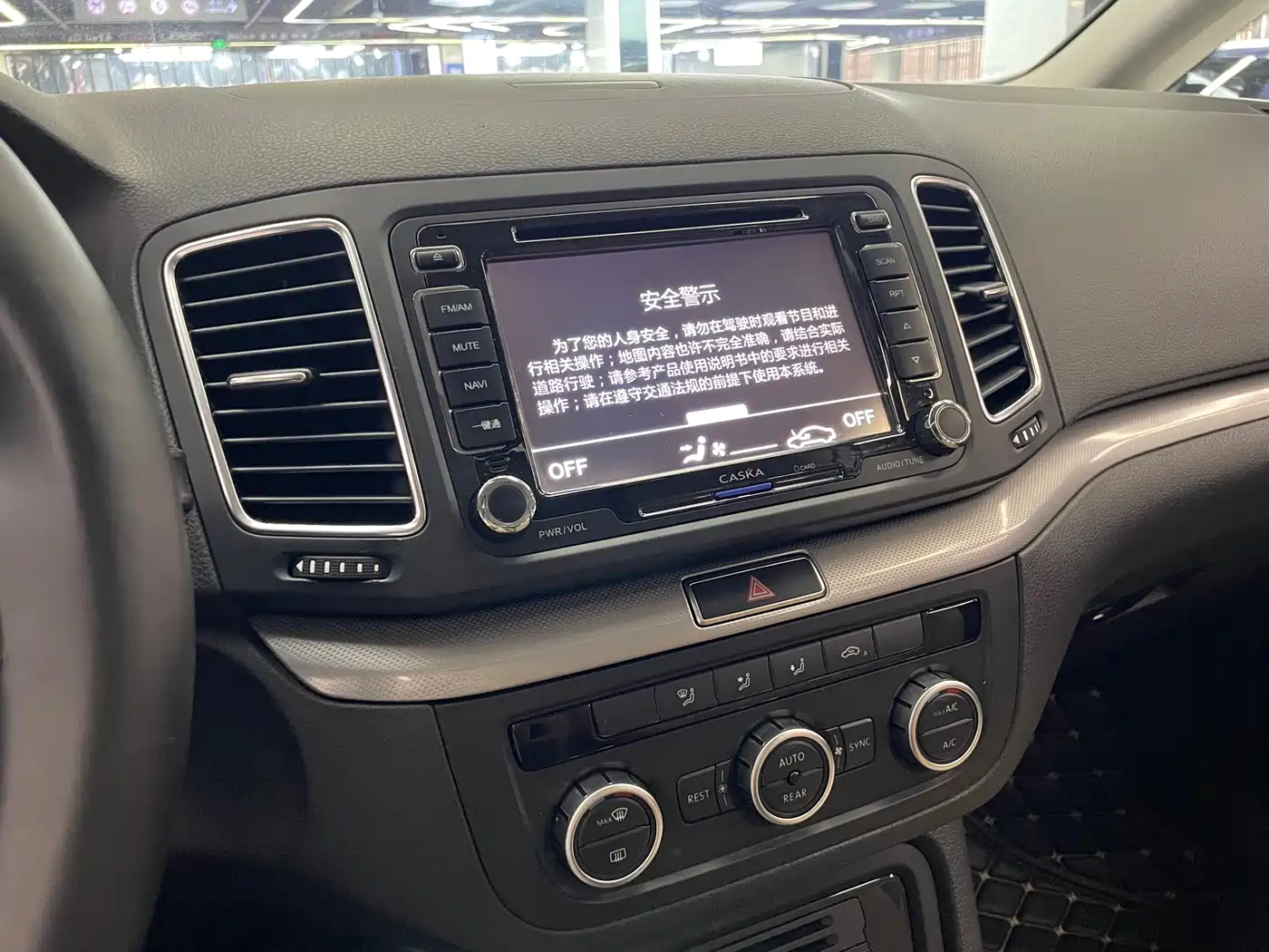 Volkswagen Sharan 2013 1.8TSI Standard фото 15
