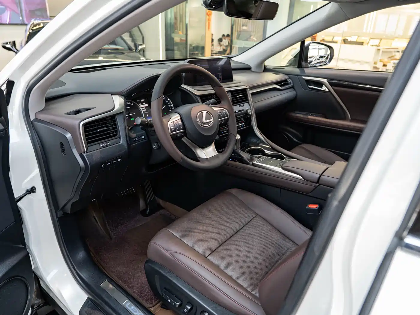 Фото 9 - Lexus RX