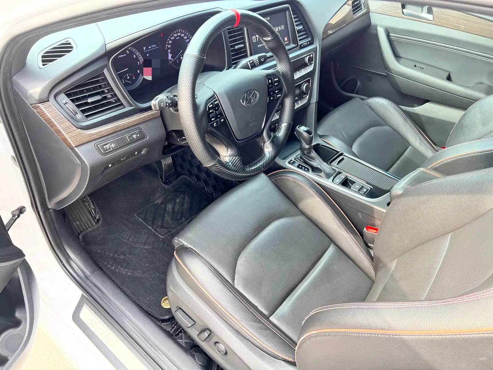 صورة 4 - Hyundai Sonata