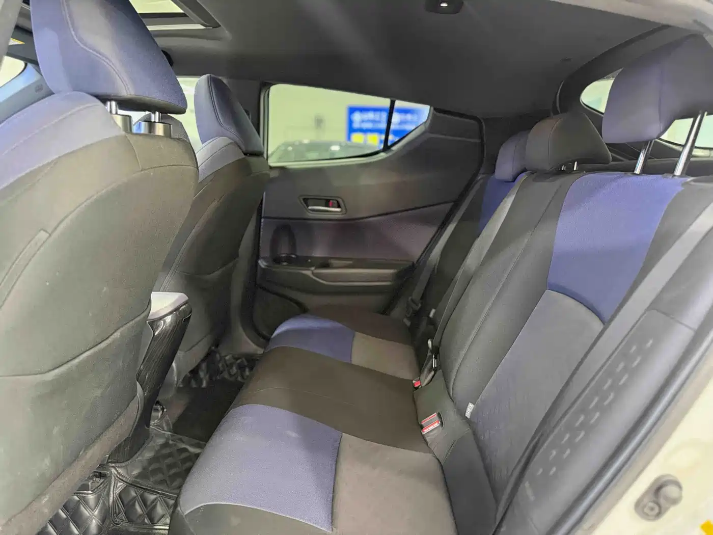 Toyota C-HR 2018 2.0L Leading Sunroof Edition V фото 6