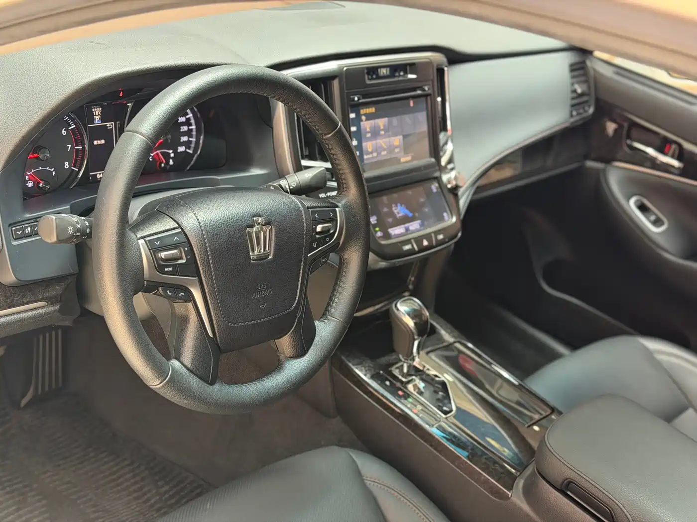 Toyota Crown 2018 2.0T Fashion Edition фото 9
