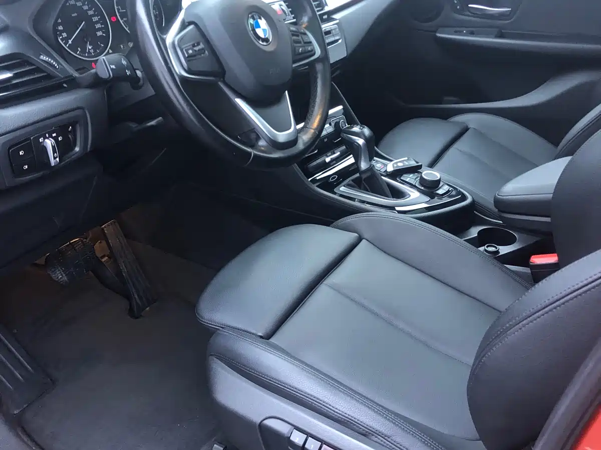 BMW 2 Series Touring 2016 220i Leading Model фото 7