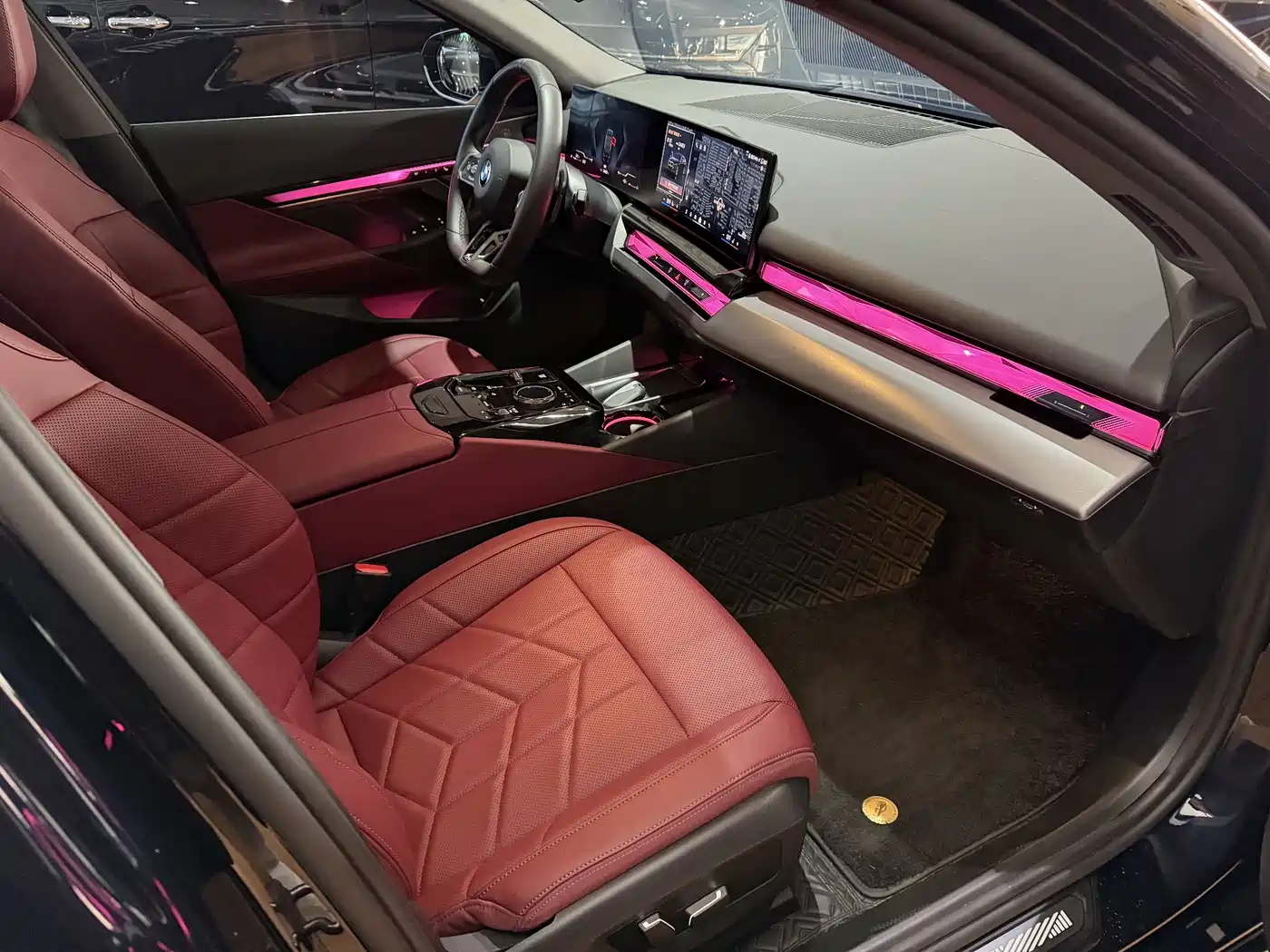 BMW 5 Series 2024 530Li Leading M Sport Package фото 8