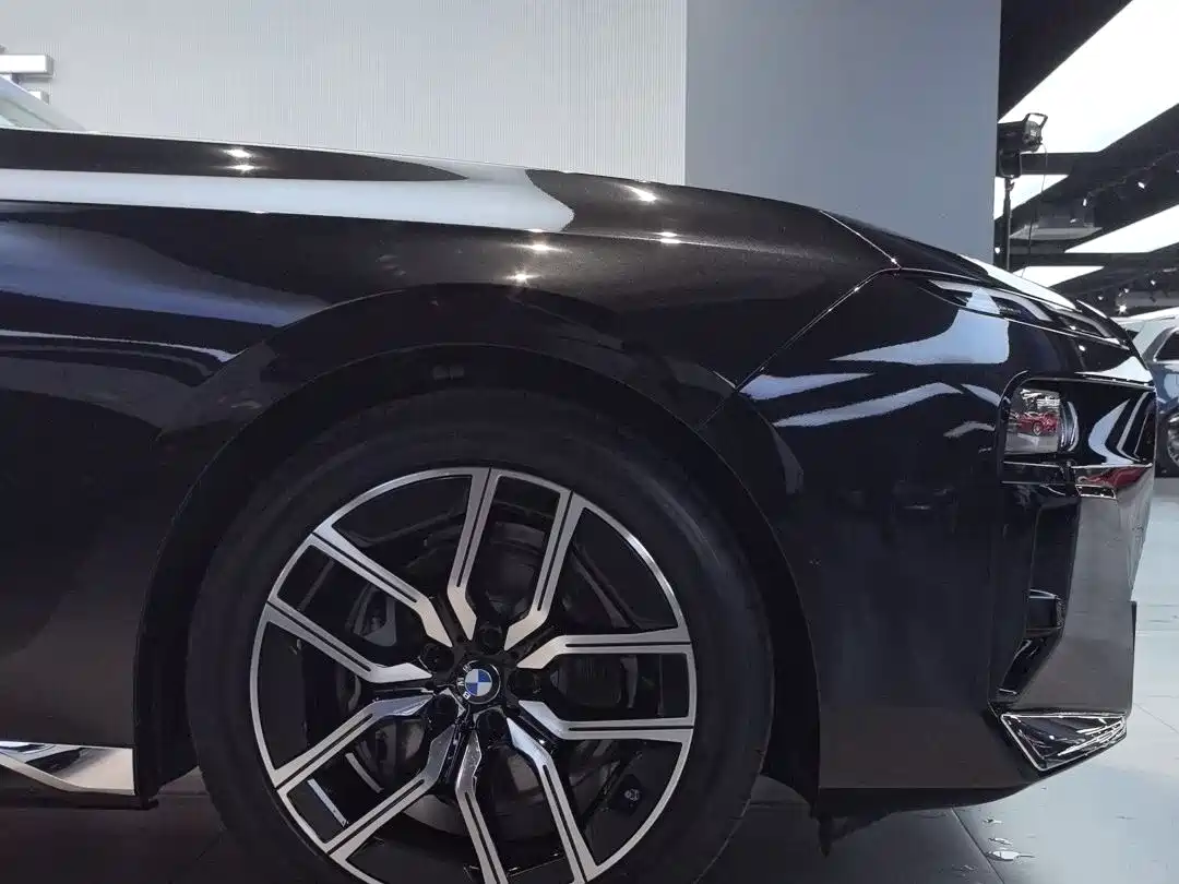 BMW 7 Series 2026 735Li M Sport Package фото 5