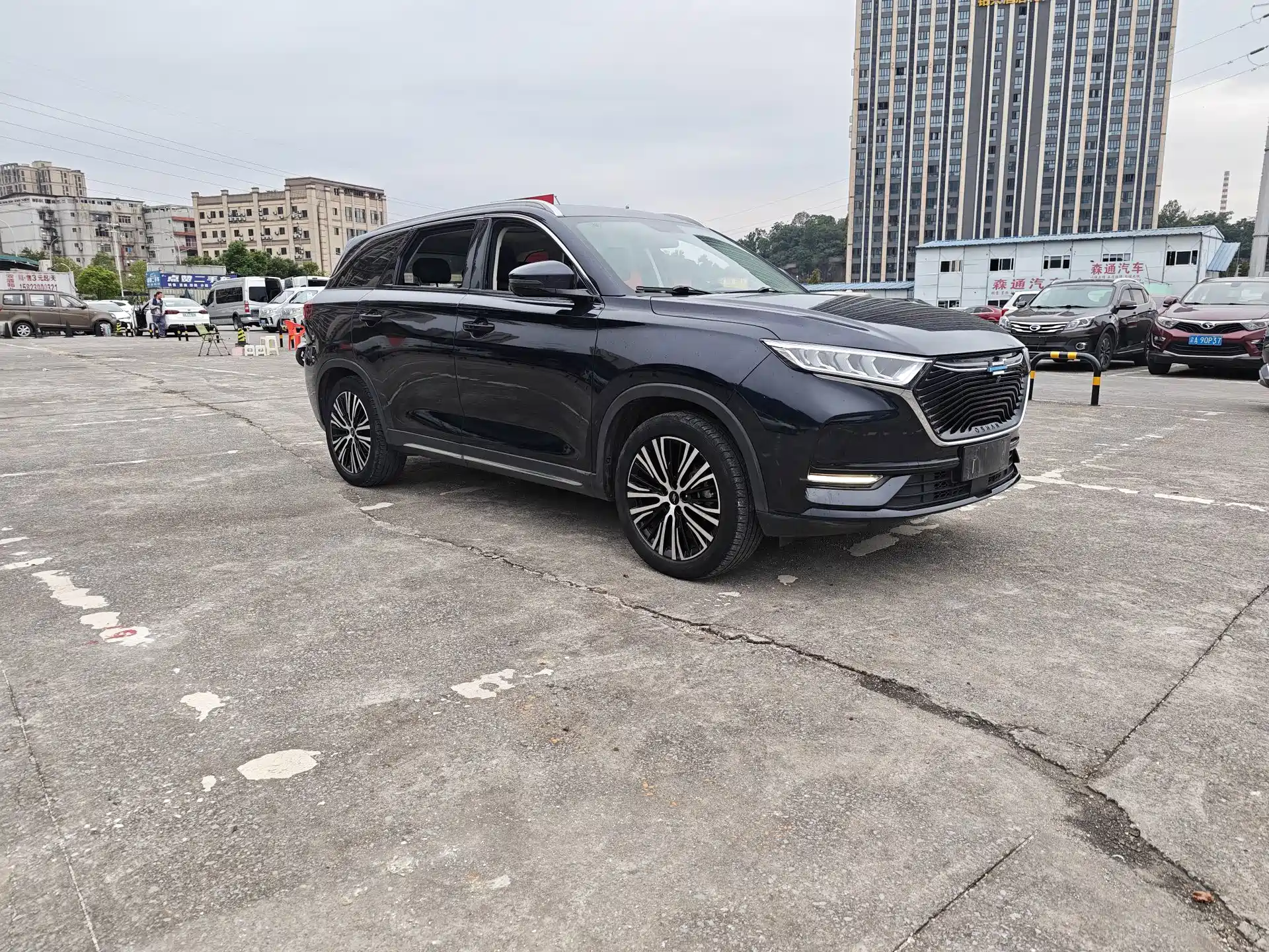 Photo 2 - Changan Oshan X7