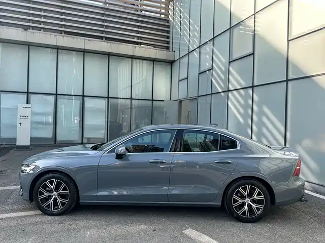 Volvo S60 2024 B4 Elegance Luxury Edition — фото 5