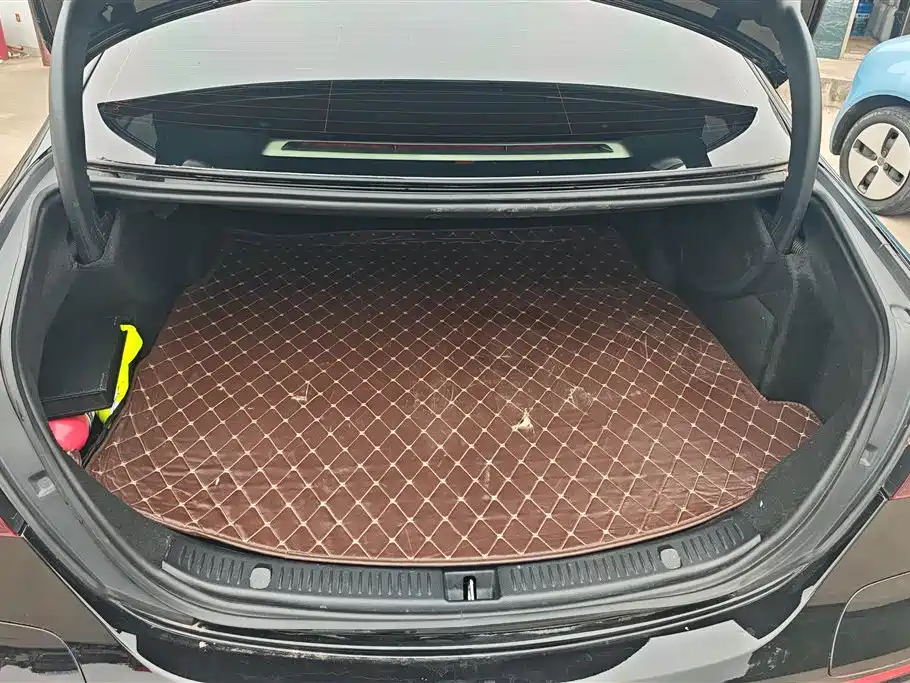 Mercedes-Benz E-Class New Energy 2023 E 350 e L Plug-in Hybrid Sedan фото 4
