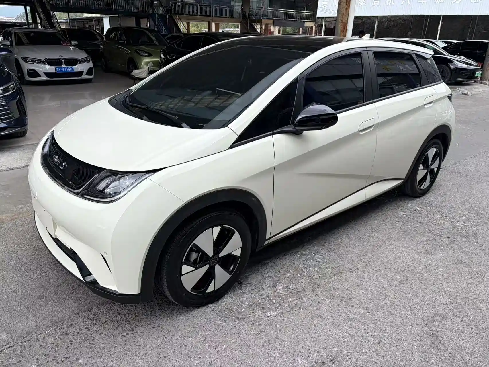 Photo 1 - BYD Dolphin