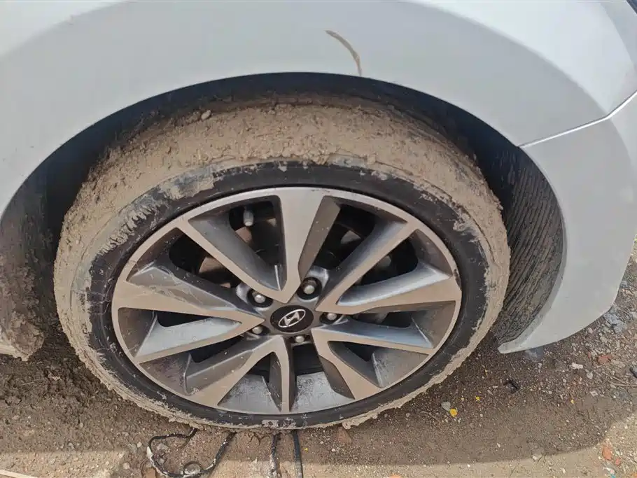 Hyundai Langdong 2016 1.6L Automatic Premium Edition фото 6