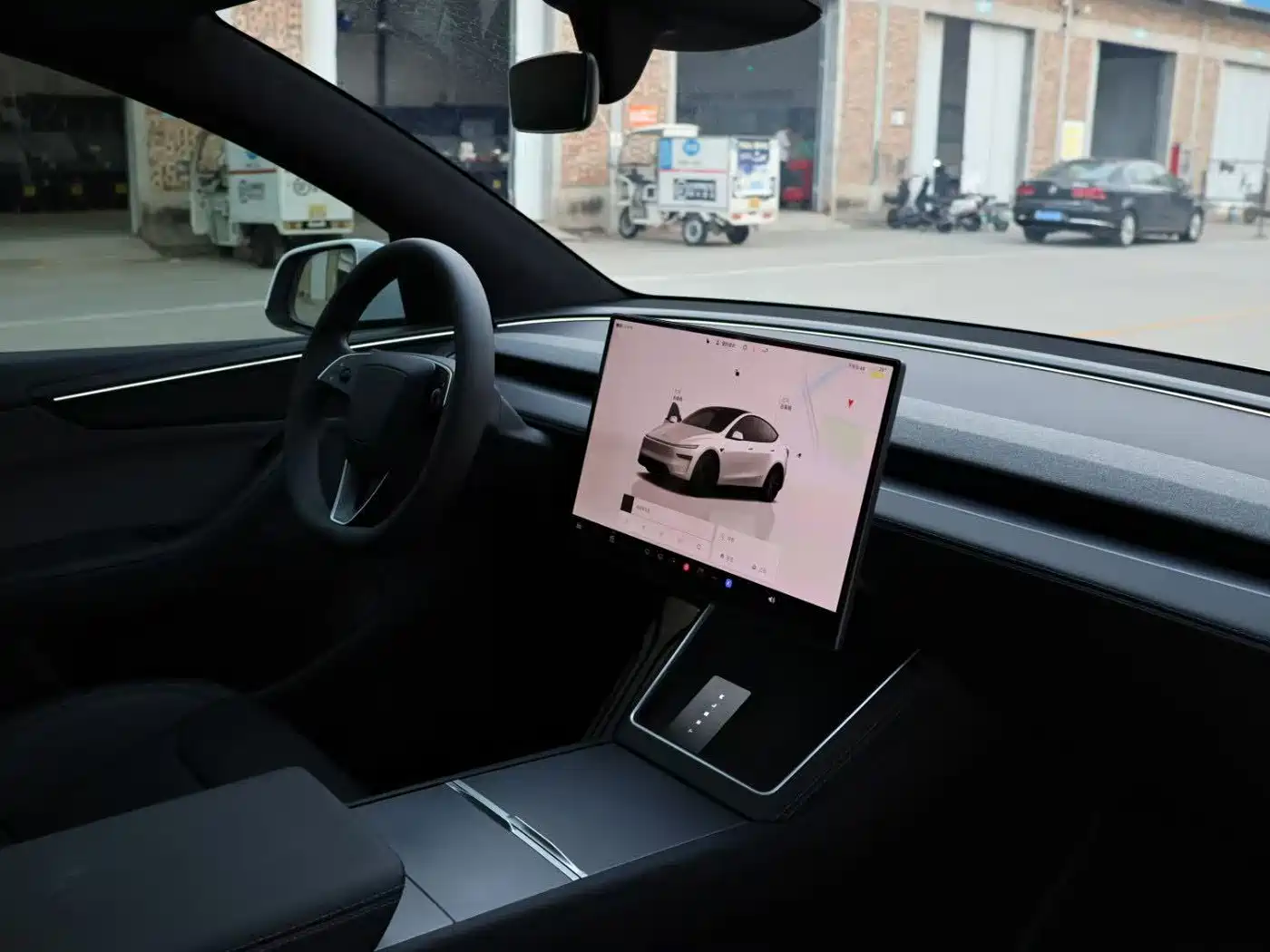 Tesla Model Y 2026 2025 Model Rear-Wheel Drive Launch Edition