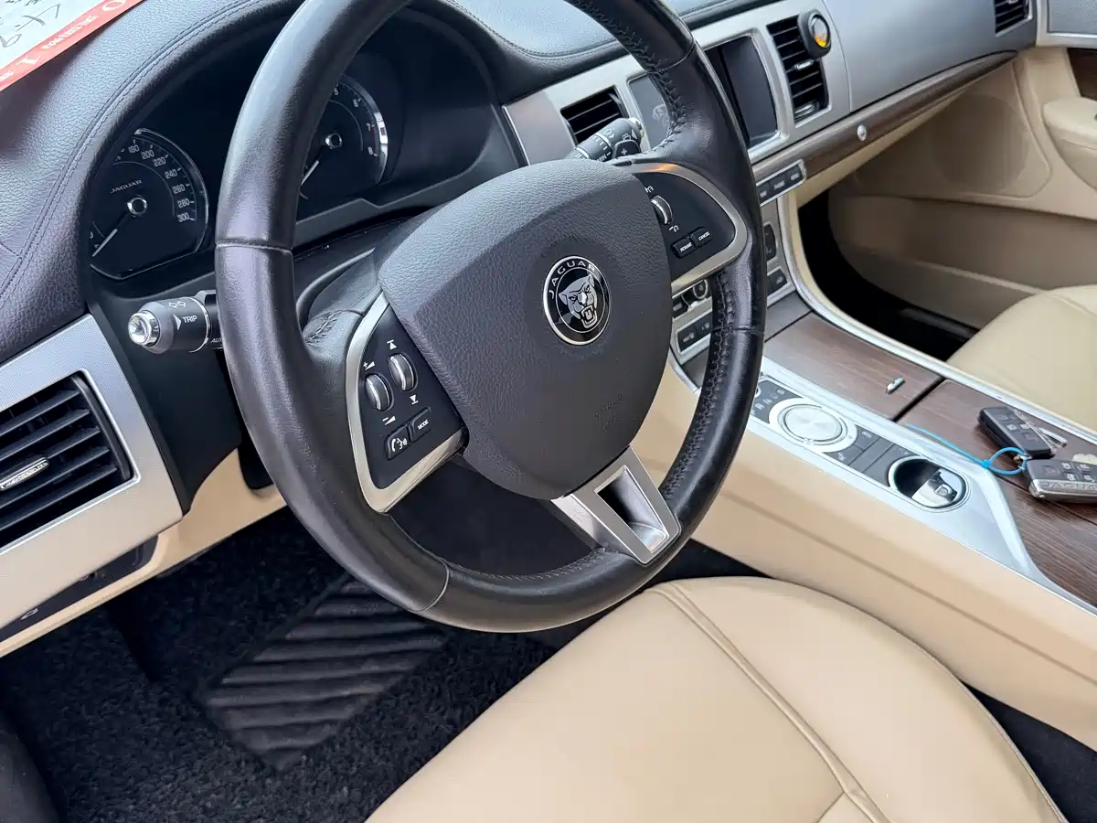 Jaguar XF 2015 2015 XF 2.0T Style Edition