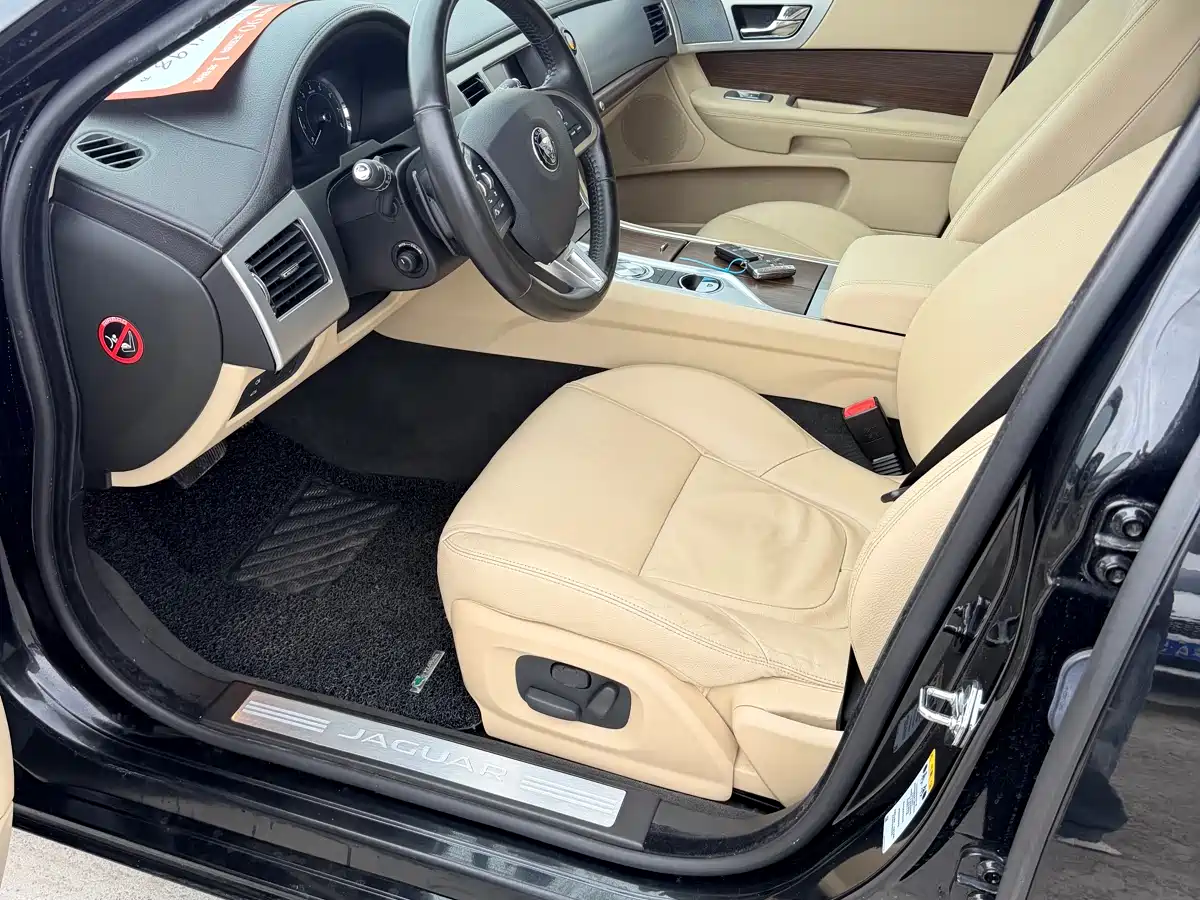 Jaguar XF 2015 2015 XF 2.0T Style Edition