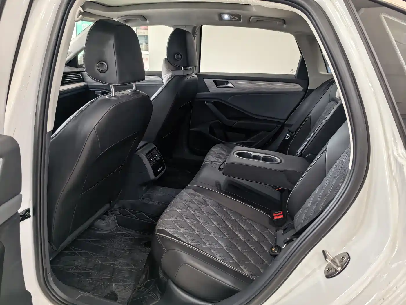 Volkswagen Sagitar 2024 300TSI DSG Surpass Edition фото 12