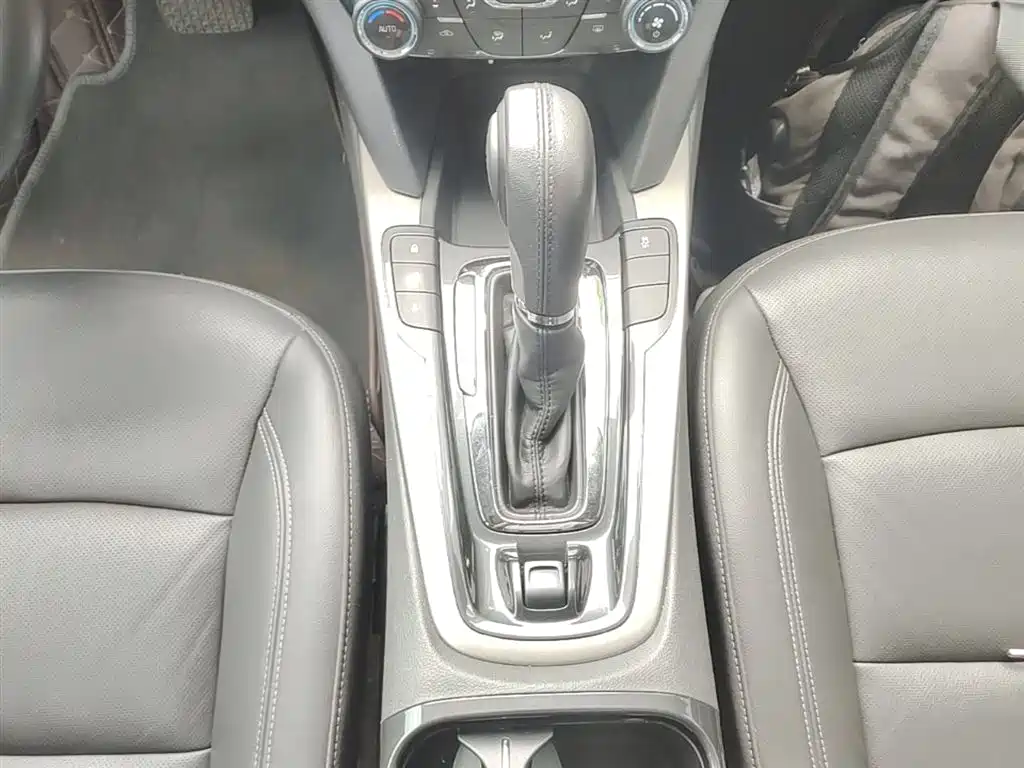 Chevrolet Malibu 2016 2.0L Automatic Luxury фото 14