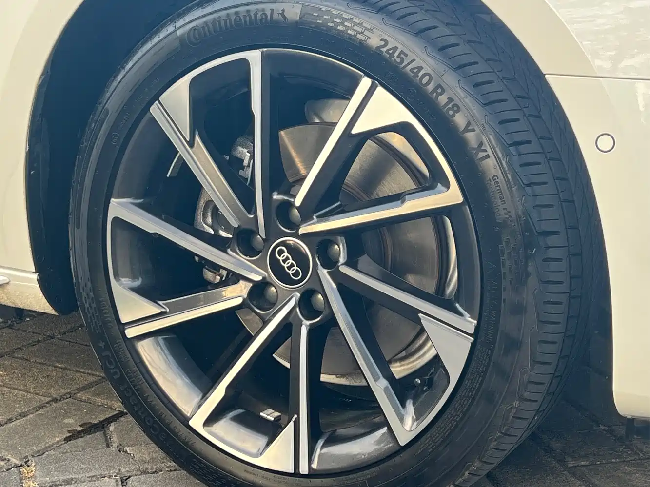 Фото 5 - Audi A4L