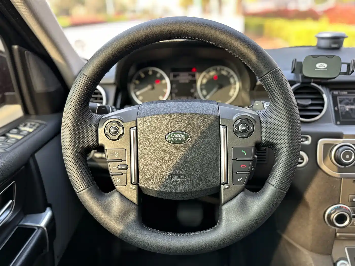 Land Rover Discovery 2016 3.0 SC V6 HSE фото 16