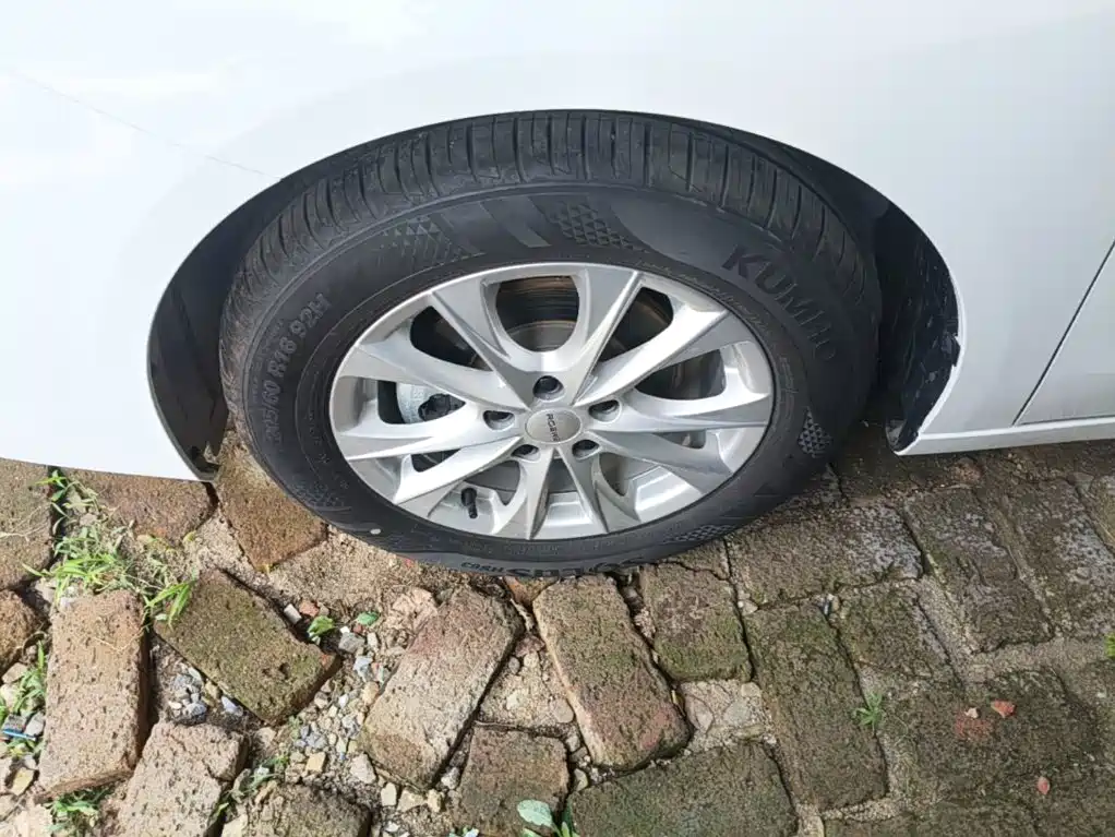 Roewe i5 2025 2023 1.5L Manual Comfort Edition