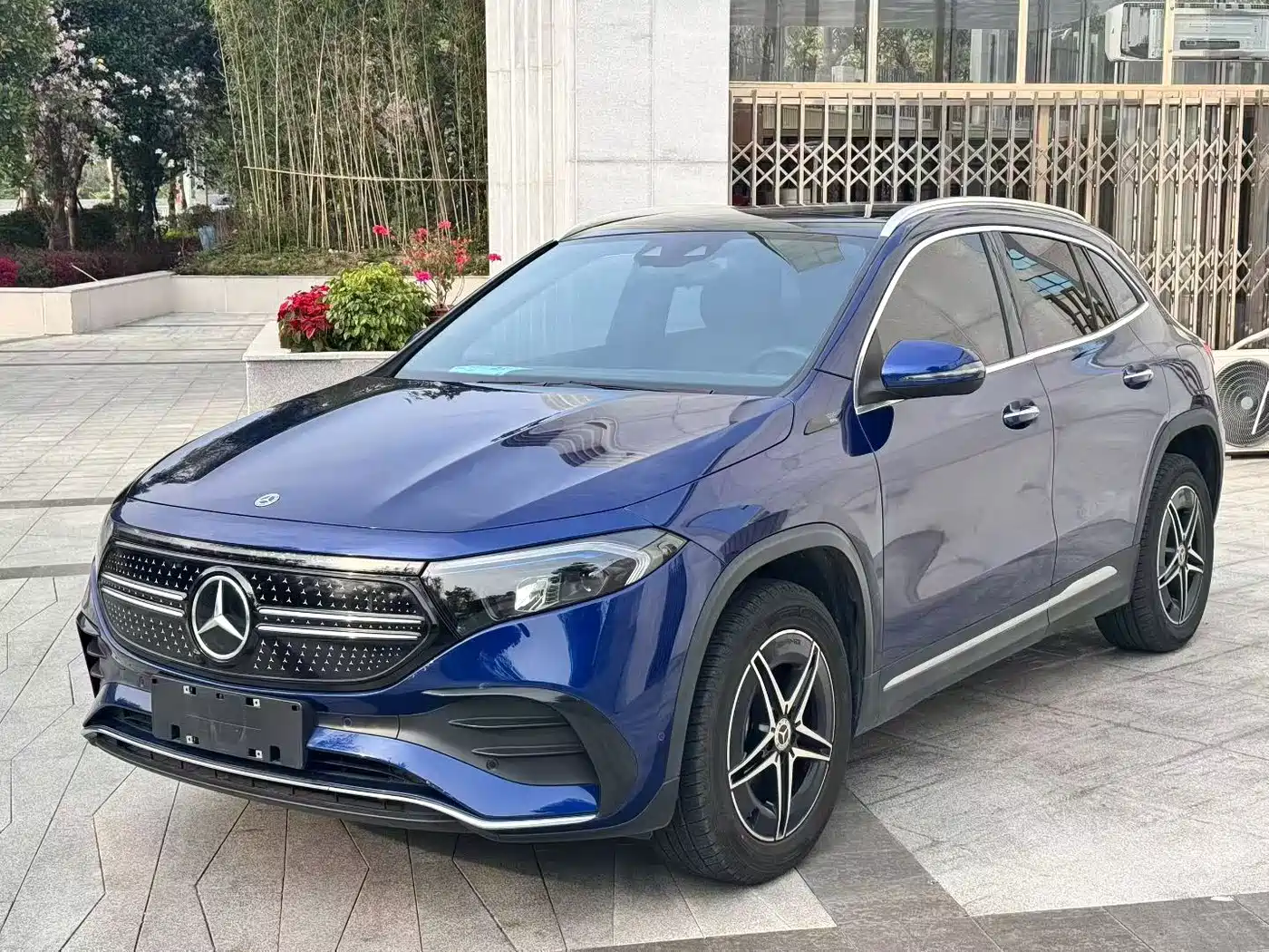 MERCEDES-BENZ EQA