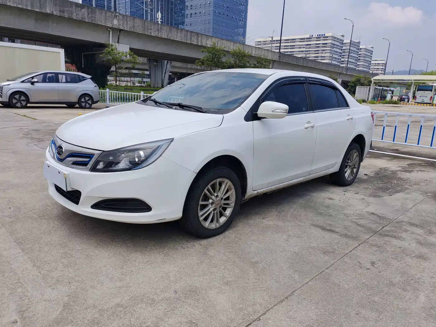 Фото 1 - BYD e5