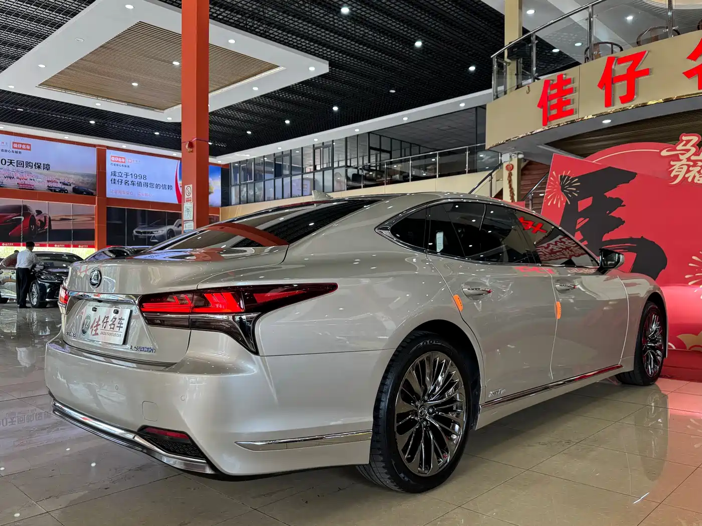 Lexus LS 2018 500h Executive Edition China V фото 6