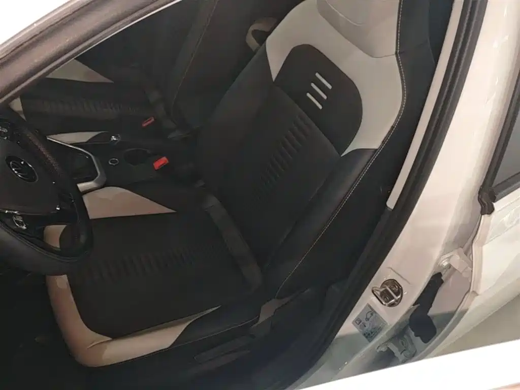 Volkswagen Polo 2023 Plus 1.5L Automatic Colorful Tech Edition фото 15