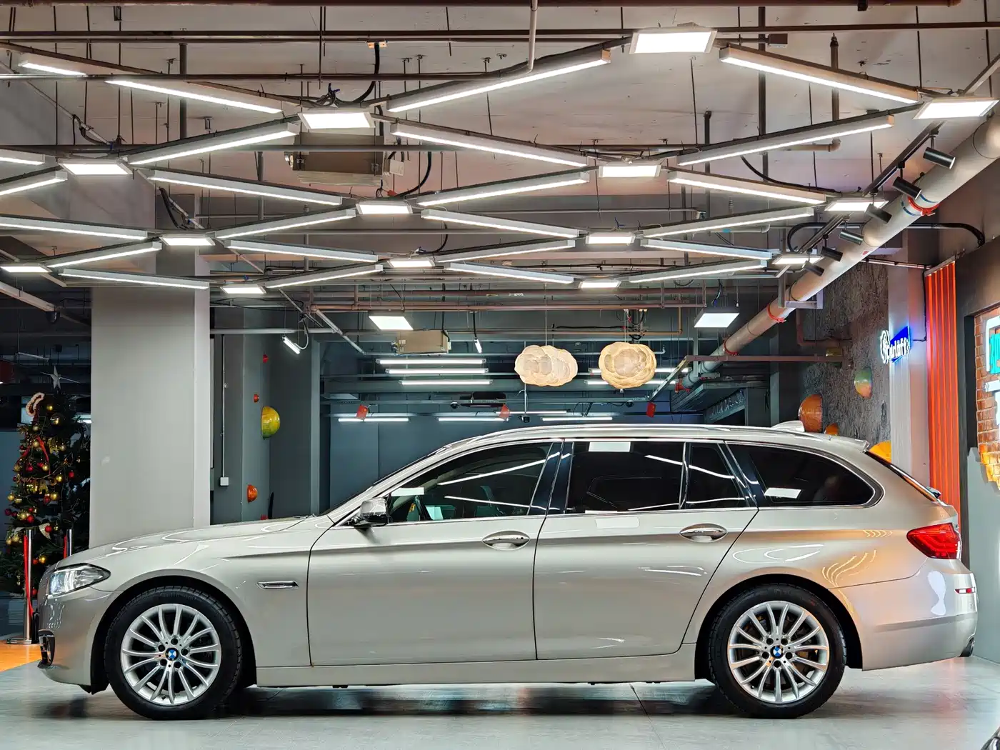 BMW 5 Series (Import) 2014 528i xDrive M Sport Wagon фото 5