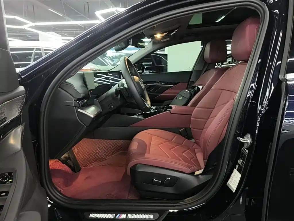 BMW 5 Series 2025 530Li Leading M Sport Package фото 11