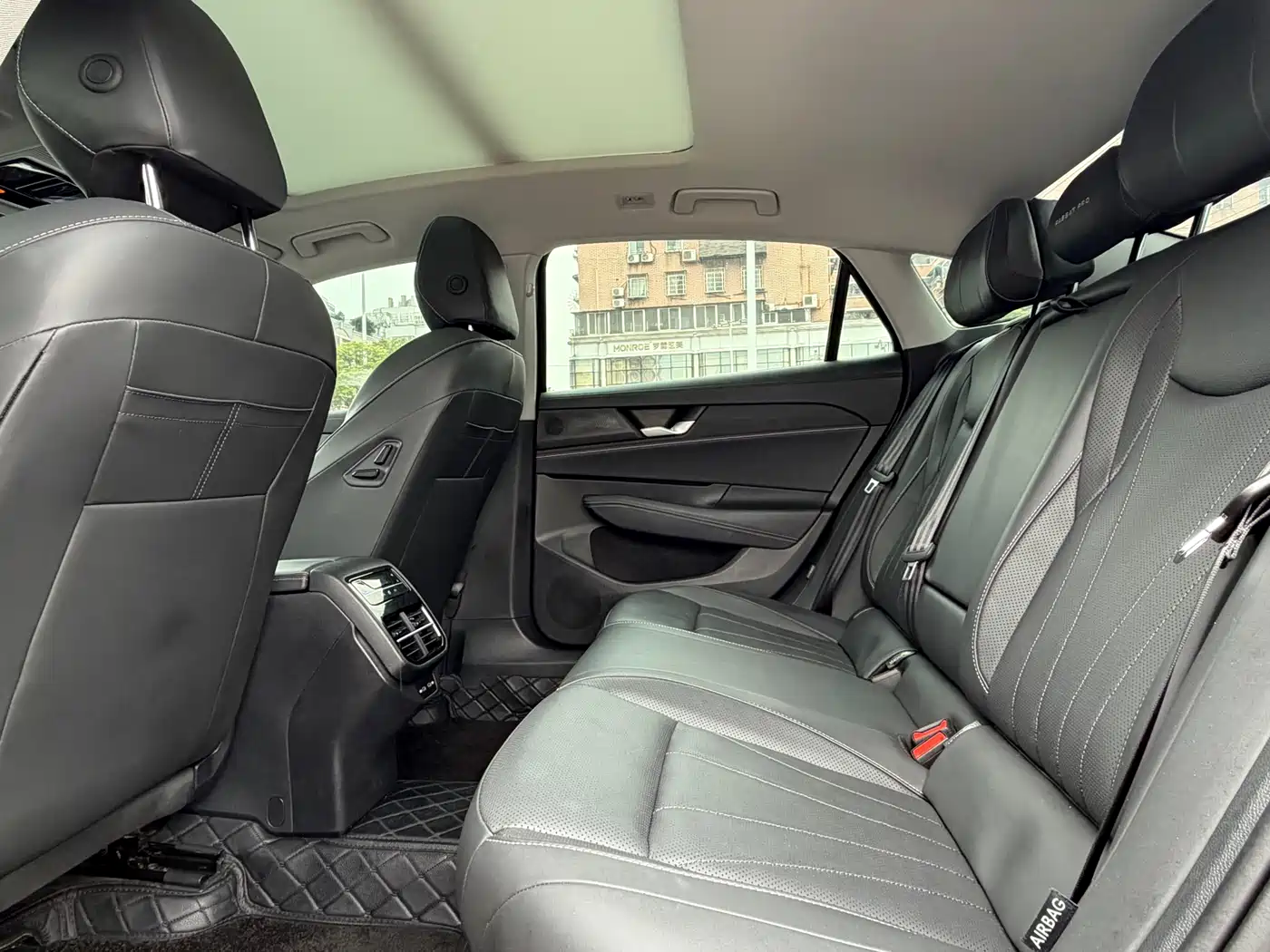 Фото 8 - Volkswagen Passat