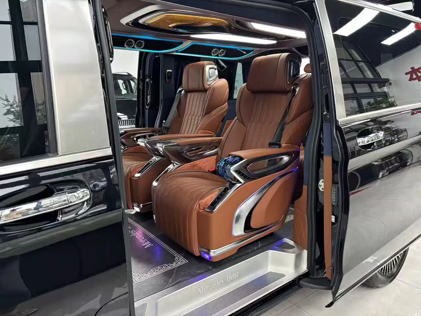 Mercedes-Benz Vito 2024 2.0T Business 7-Seater фото 9