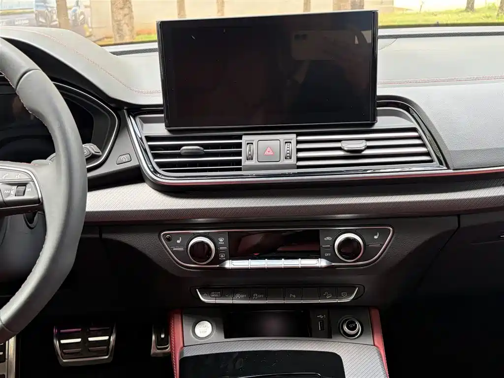 Audi Q5L 2025 45th Anniversary Edition 40 TFSI Luxury Sport фото 20