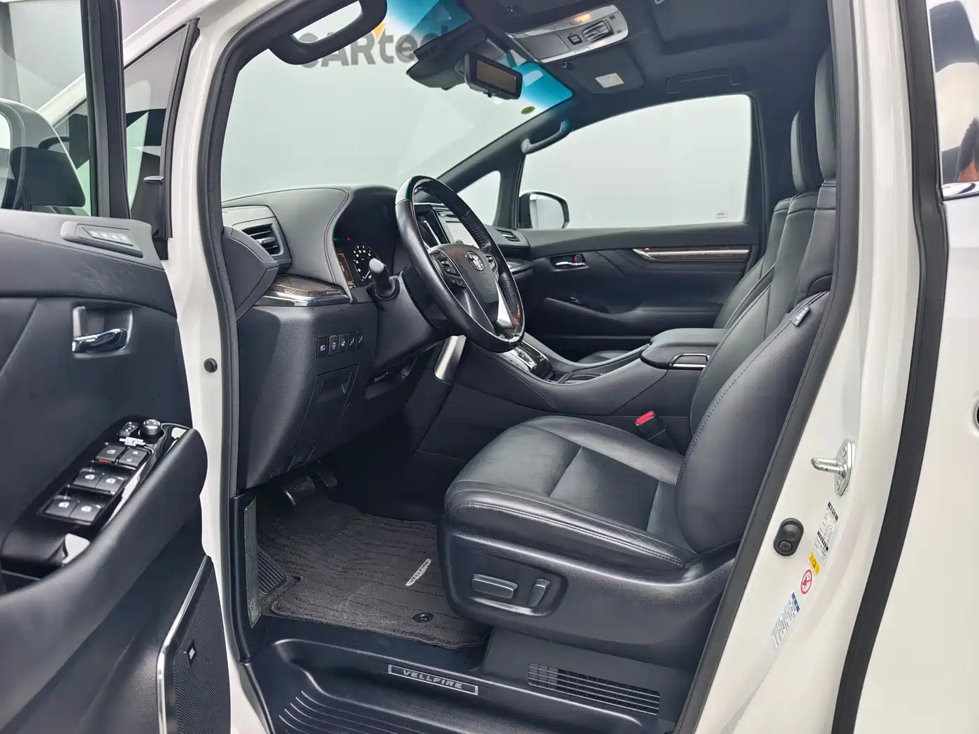 Toyota Vellfire 2019 Hybrid 2.5L HV Premium Edition фото 9