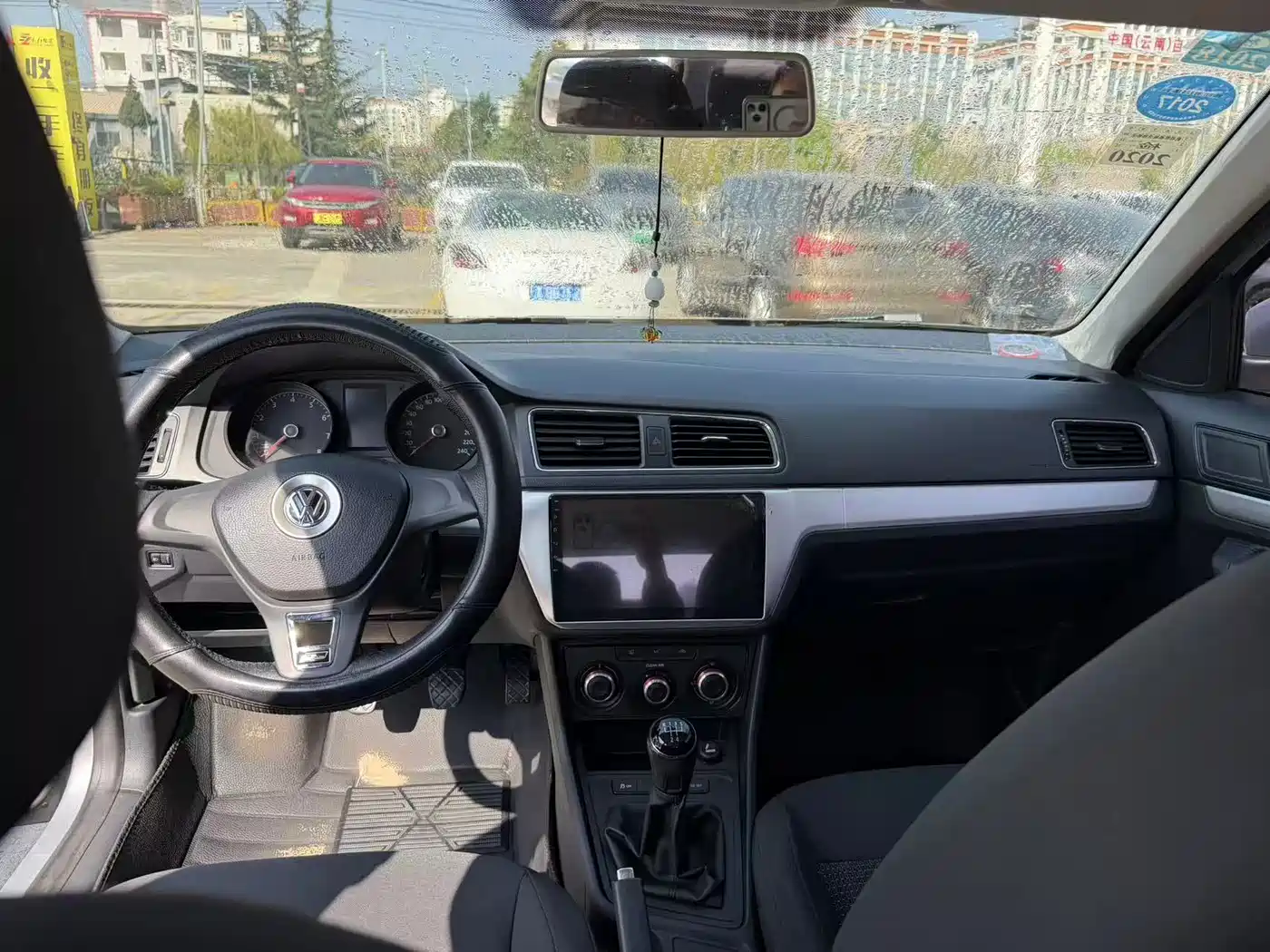 Volkswagen Lavida 2015 1.6L Manual Trend Edition фото 5