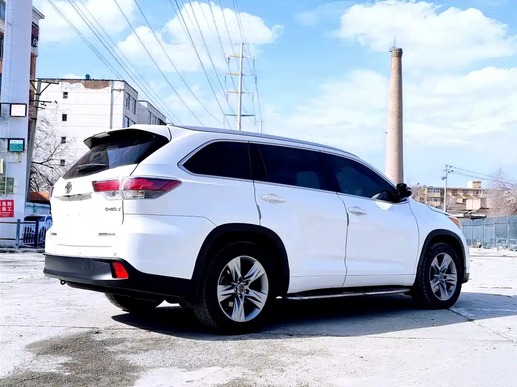 TOYOTA HIGHLANDER
