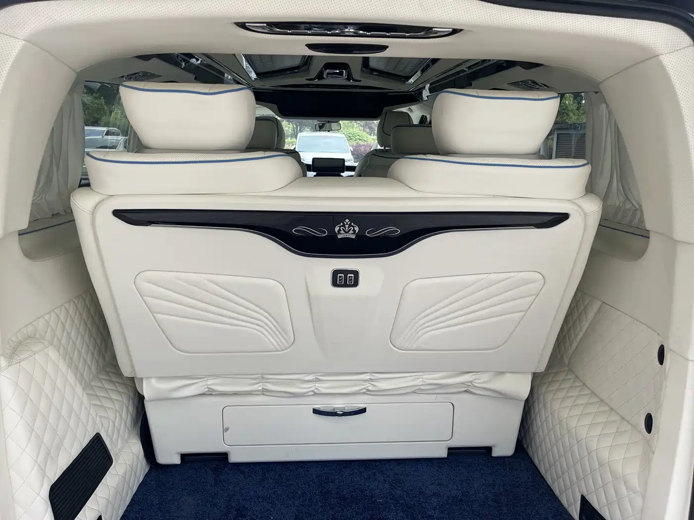 Mercedes-Benz Vito 2023 2.0T Business 7-Seater фото 8