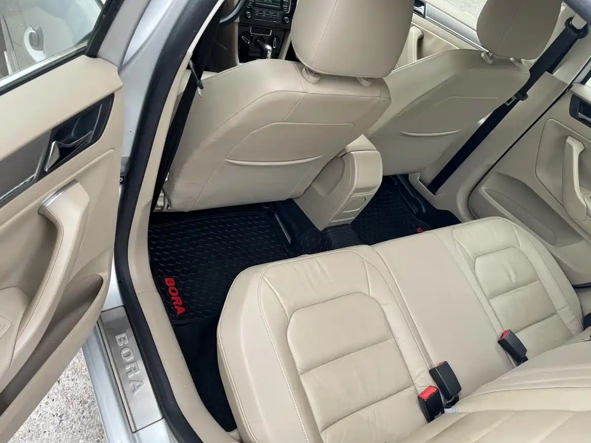 Volkswagen Bora 2013 1.6L Automatic Comfort Model фото 7
