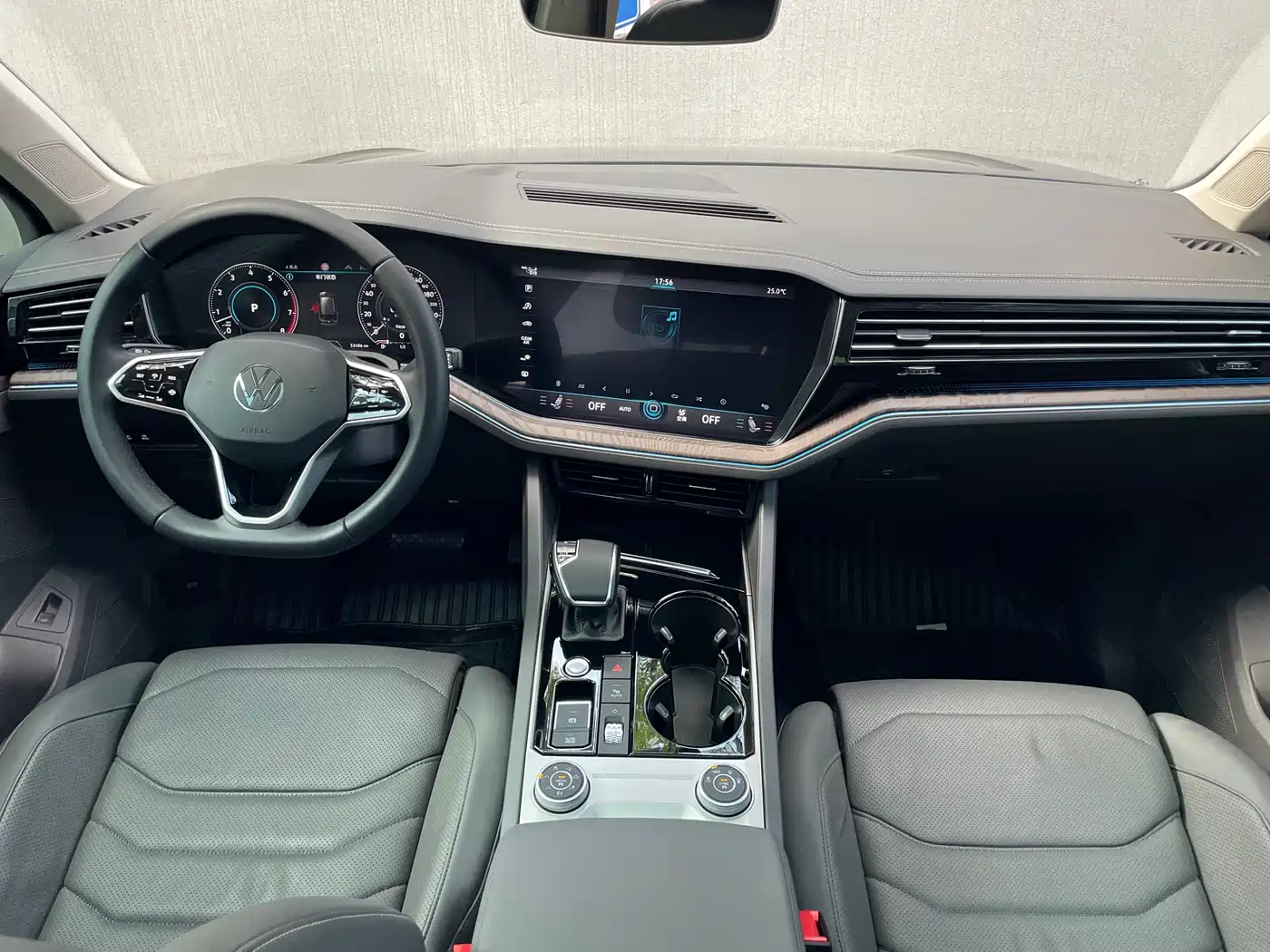 VOLKSWAGEN TOUAREG