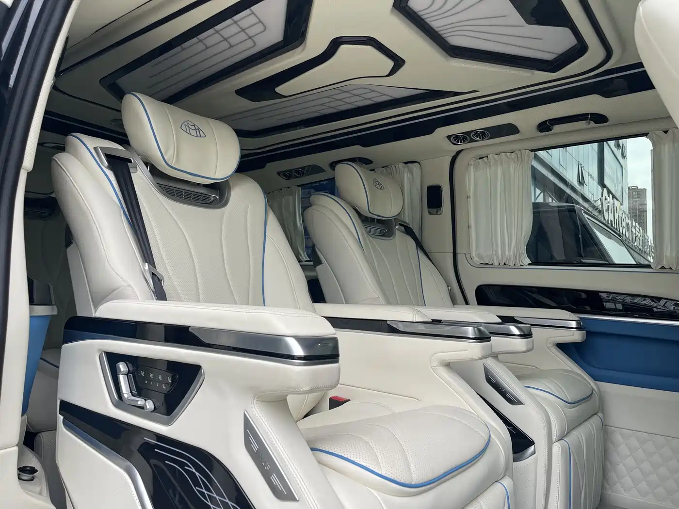 Mercedes-Benz Vito 2023 2.0T Business 7-Seater фото 7